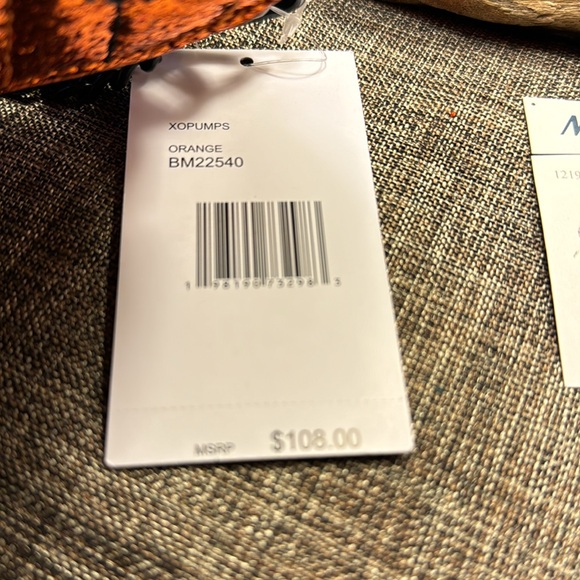 Betsey Johnson Halloween Jack O Lantern Glow Dark Pumpkin Crossbody Bag NWT - Picture 12 of 16